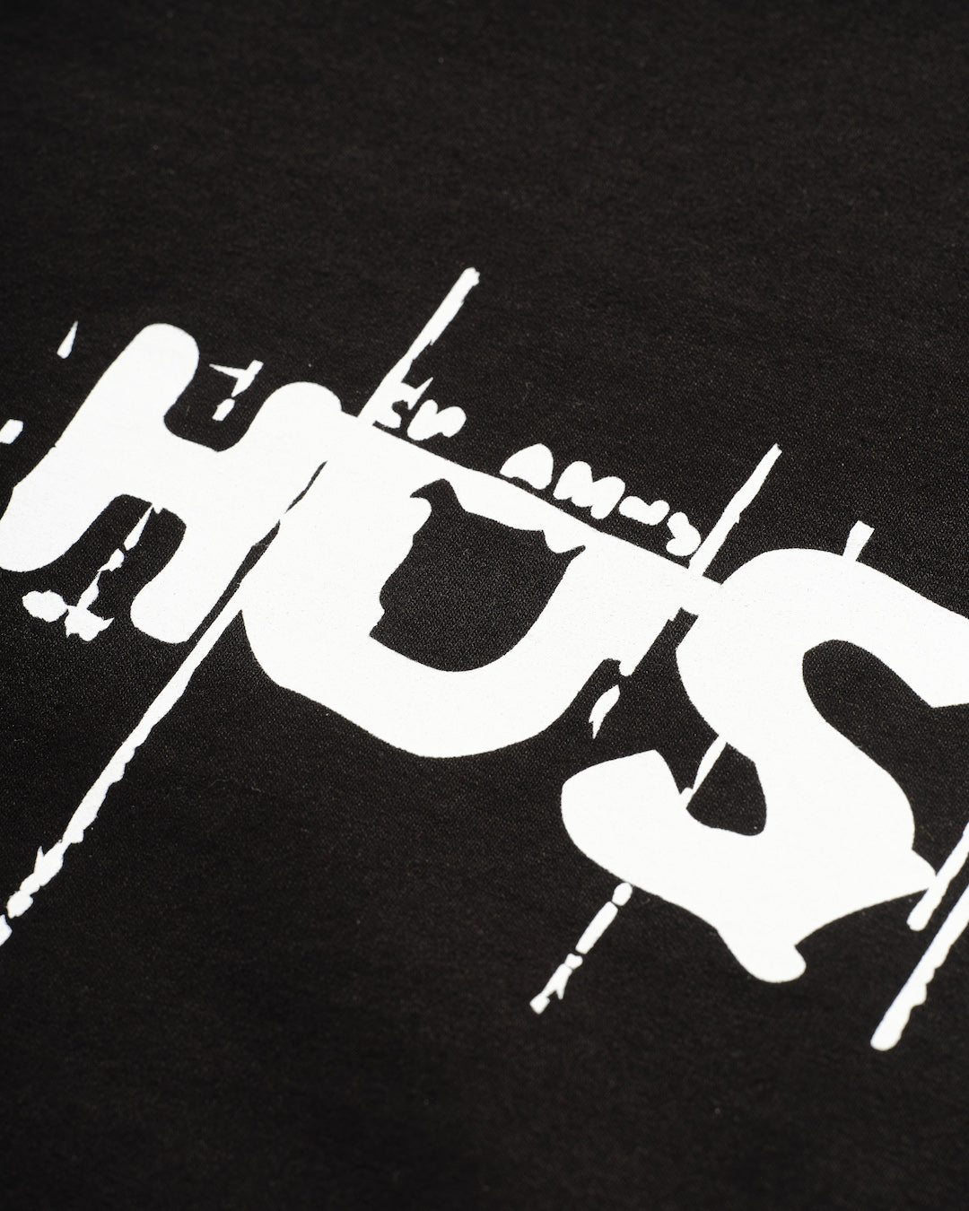 HUSTLE. BLACK T-SHIRT